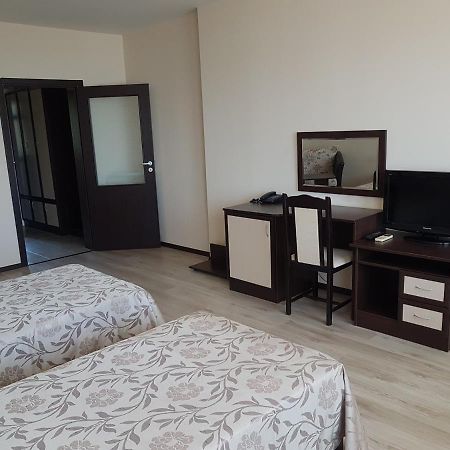 Family Hotel Venera Kavarna Exterior photo