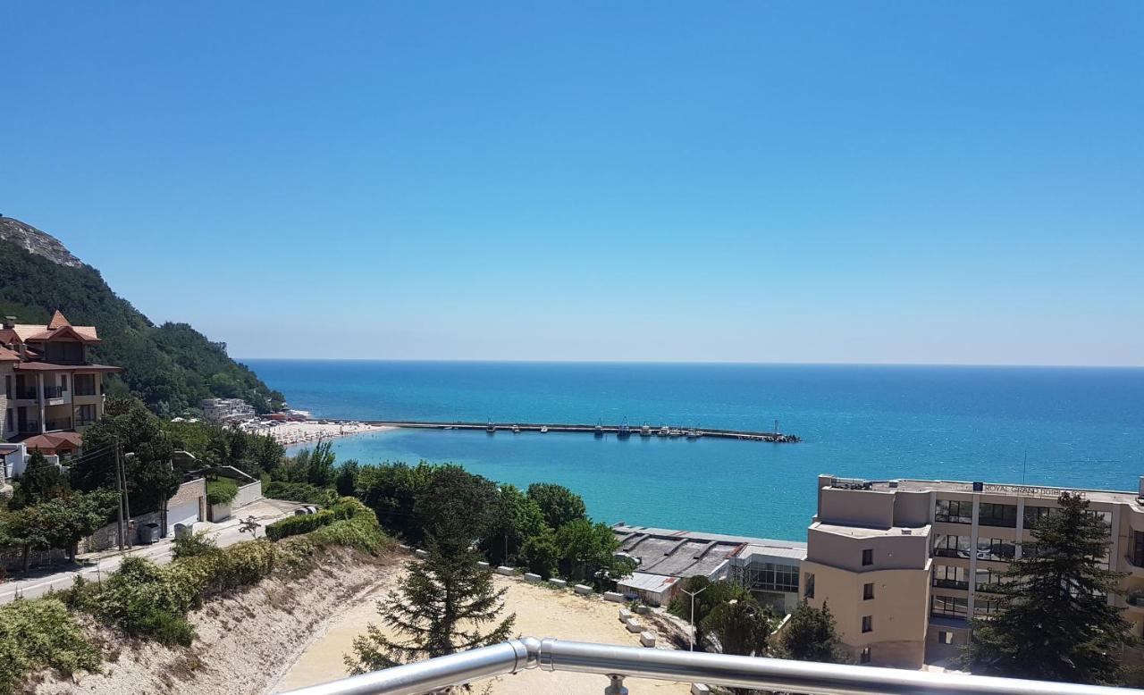 Family Hotel Venera Kavarna Exterior photo