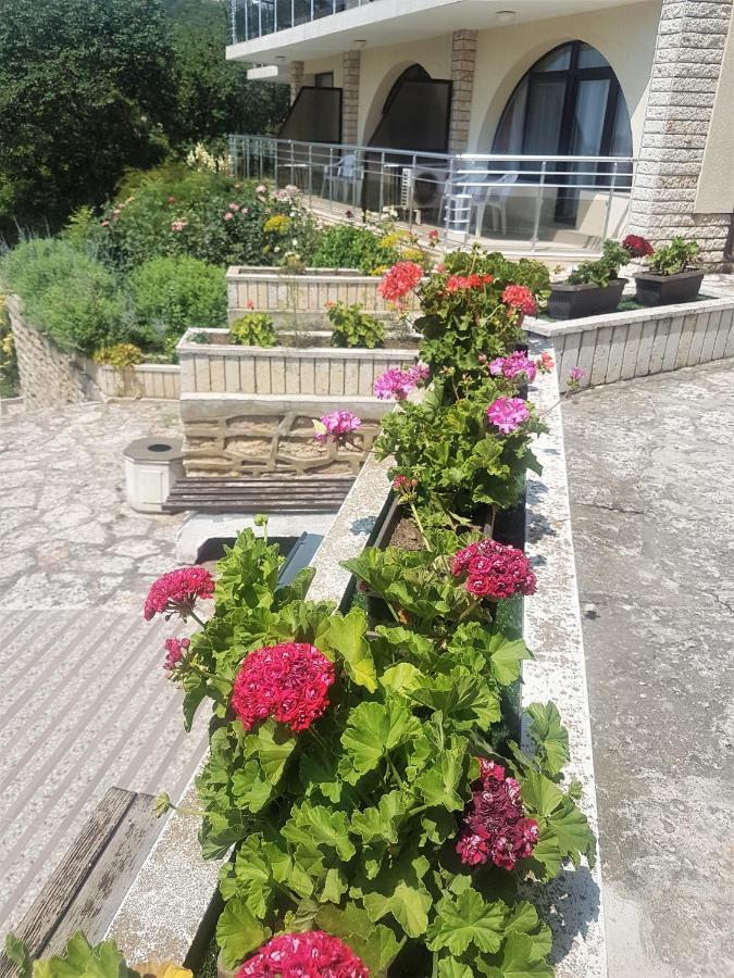 Family Hotel Venera Kavarna Exterior photo