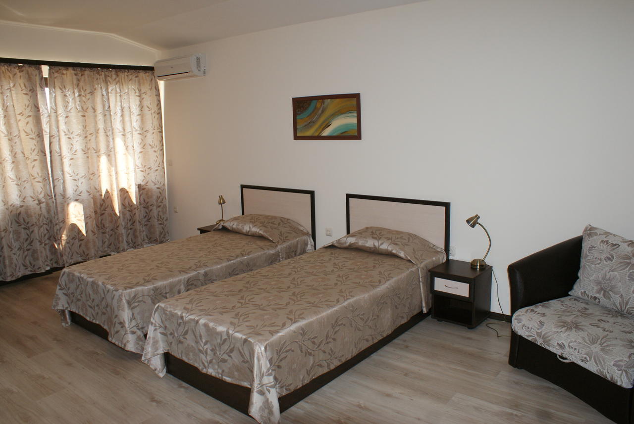 Family Hotel Venera Kavarna Exterior photo